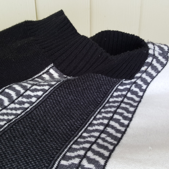 Old Navy (2016) Soft Warm Cowl Neck Poncho Sweater (XL-XXL) - Picture 7 of 11